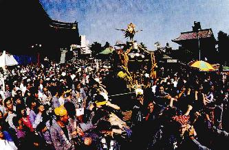 Une fête au grand temple de la déesse Kannon, à Tokyo.